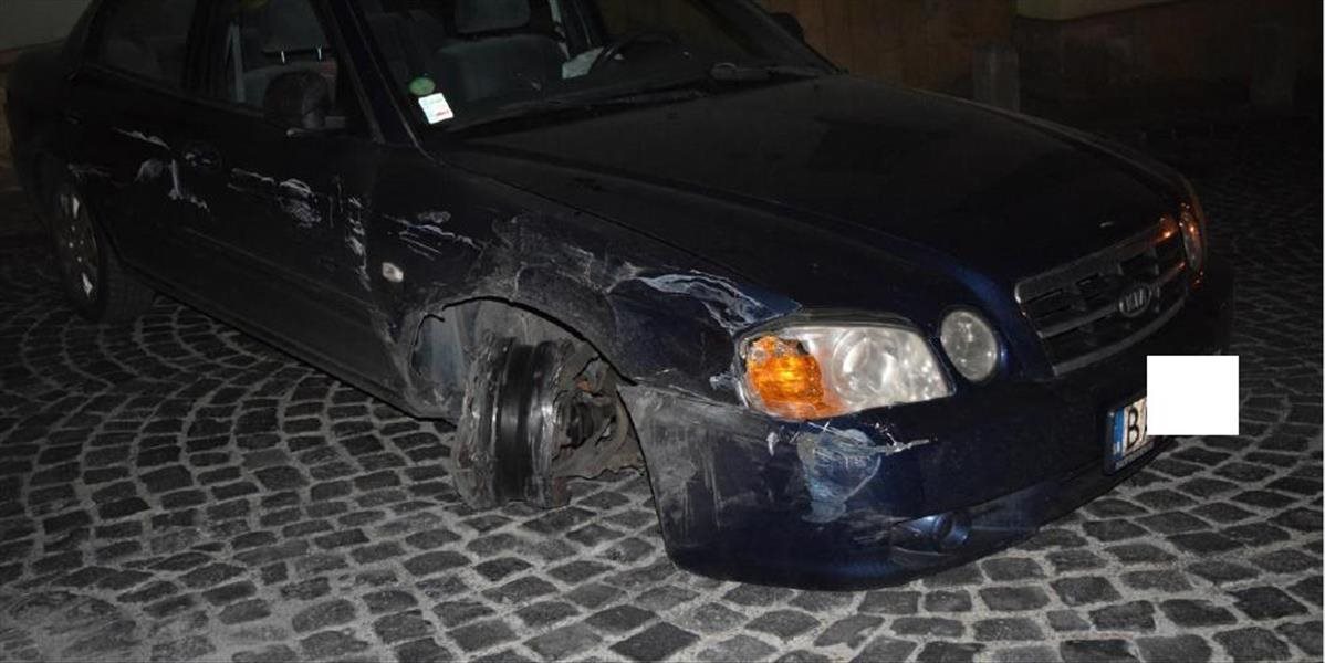 FOTO Opitý šofér v noci nabúral tri autá, čelí obvineniam z ohrozovania