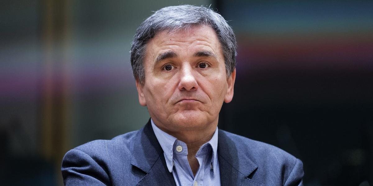 Gréci pristúpili na podmienky pôžičky, znížia dôchodky a zvýšia dane