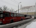 Sneženie spôsobilo v Bratislave meškanie MHD od 10 do 20 minút