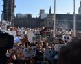 VIDEO Za boj proti klimatickým zmenám demonštrujú už aj britskí študenti vláde sa to nepáči