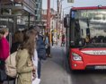 Polícia na sociálnej sieti upozorňuje na správnu a nesprávnu jazdu v bus pruhoch