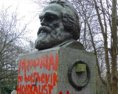 Marxov hrob opäť poškodili vandali tentoraz použili červenú farbu
