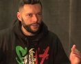 Frontman skupiny Smola aHrušky zverejnil sólový singel Plamene