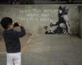 V Londýne sa objavilo údajné Banksyho dielo týka sa protestov na ochranu klímy