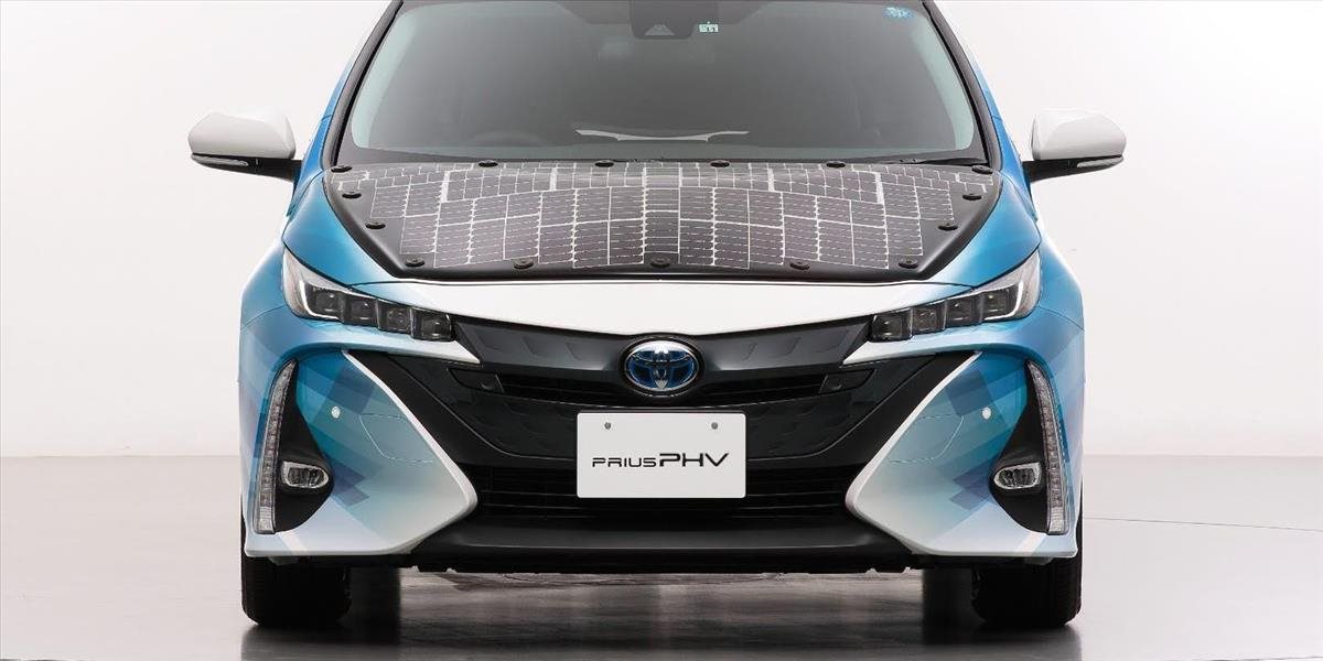 Toyota testuje elektromobil so solárnou strechou
