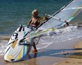 81ročná žena sa nevzdala svojho hobby Je to surf!