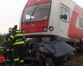 Tragédia v Rožkovanoch Pri zrážke vlaku a auta zomreli tri osoby
