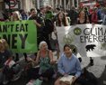 Londýn a Paríž boli dejiskami ďalších protestov za ochranu klímy