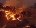 Kaliforniu sužujú požiare 180tisíc ľudí muselo opustiť domovy