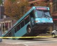 VIDEO Autobus v Pittsburghu čakal na červenej prepadla sa pod ním zem