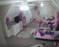 Hacker sa nabúral do bezpečnostnej kamery v izbe malého dievčatka