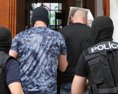 Polícia previezla dvoch obvinených Srbov zo zabitia mladíka na Slovensko