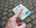 Koľko úplatkov ročne zoberú Slováci?