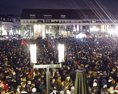 Tisícky ľudí sa rozlúčili s obeťami streľby v Hanau