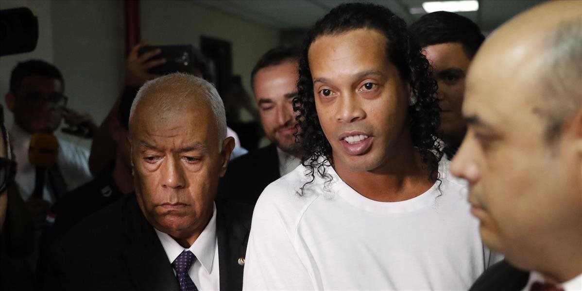 Ronaldinho zmenil väzenskú celu za hotel, Paraguaj ale opustiť nemôže