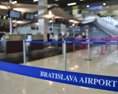 Letiská v Bratislave a Košiciach po troch mesiacoch začínajú opäť vybavovať pravidelné lety