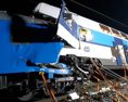 Veľká zrážka vlakov v ČR mŕtvy rušňovodič a desiatky zranených