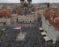 V Prahe sa zopakoval sobotňajší scenár spred Úradu vlády Staromestské námestie sa zmenilo na bojisko