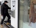 V Rakúsku si už užívajú väčšiu slobodu od pondelka sa otvorili obchodné centrá a kaderníctva