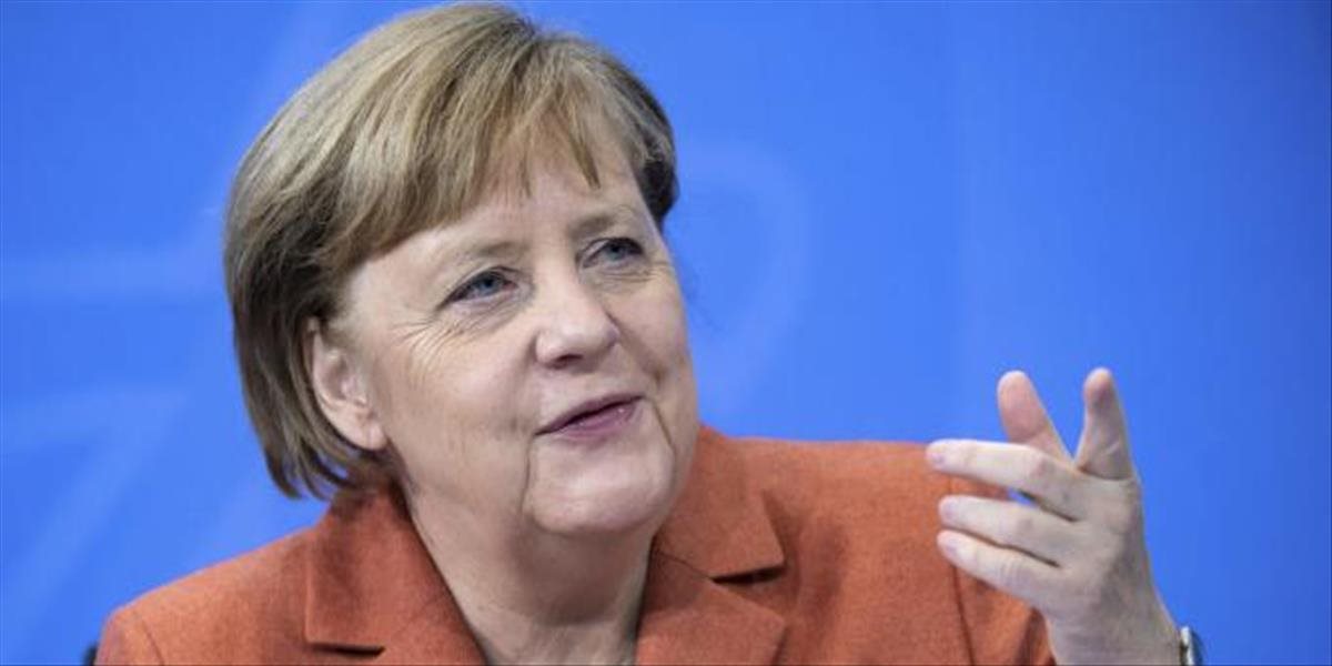 V Nemecku sa postupne pripravujú voľby. V prieskumoch tesne vedie Merkelovej koalícia