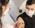 Otvorenie čakárne pre ľudí nad 18 rokov a výber vakcíny by mohli byť reálne do niekoľkýchtýždňov