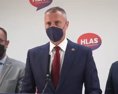 Podľa Rašiho vláda nepredložila dôkazy prečo by núdzovým stavom mali byť obmedzované  ľudské práva