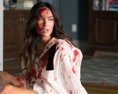 Till Death Takmer vyhasnutá Megan Fox rieši dopady toxického vzťahu pripútaná k mŕtvole svojho muža