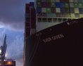 Nákladná loď Ever Given dorazila do Rotterdamu. Posádka môže po vyše štyroch mesiacoch konečne opustiť palubu