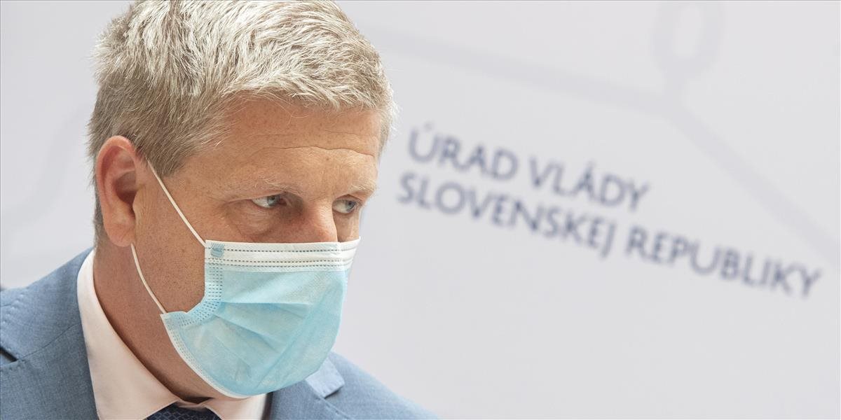 Minister zdravotníctva objasnil, ako to vidí s povinným očkovaním ľudí proti koronavírusu