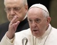Reakcia na migračnú krízu je podľa pápeža škandálom ľudstva