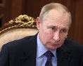 Putin telefonoval s Bidenom zazneli varovania aj nádej na diplomatické riešenie