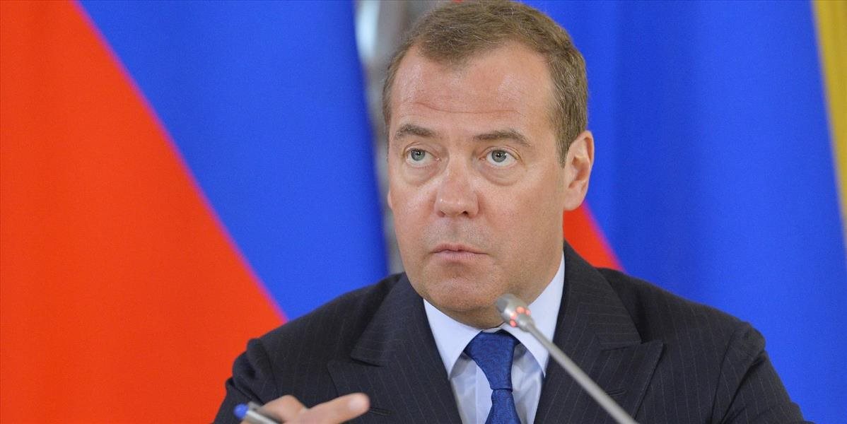 Rusko odpovie na vyhostenie svojich diplomatov rovnako, uviedol exprezident Medvedev