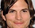 Populárny herec Ashton Kutcher trpí závažným ochorením choroba ho pripravila o zrak i sluch
