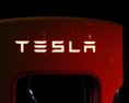 Tesla v sobotu dočasne zastavila výrobu v šanghajskom závode