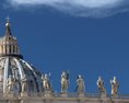 S Benediktom XVI. sa v pondelok prišlo rozlúčiť 65.000 veriacich