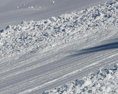 Lavíny v Nízkych Tatrách strhli dvoch lyžiarov obaja prežili