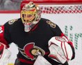 NHL Brankár Forsberg z Ottawy si roztrhol väz v oboch kolenách