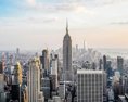 Muž narazil autom do ľudí v New Yorku o život prišla jedna osoba