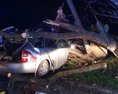V noci narazil 25ročný vodič do stromu zraneniam na mieste podľahol