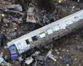 V súvislosti s tragickou zrážkou vlakov v Grécku zadržali železničného inšpektora