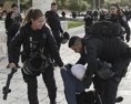 Izraelská polícia zatkla vyše 350 ľudí v jeruzalemskej mešite