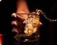 V Indii zomrelo najmenej 27 ľudí po vypití toxického alkoholu