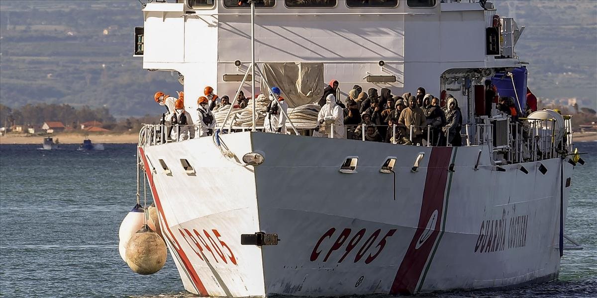 V priebehu 24 hodín dorazilo na taliansky ostrov Lampedusa vyše 800 migrantov