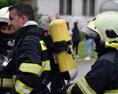 Dobrovoľní i profesionálni hasiči zasahovali pri požiari rodinného domu v Snine