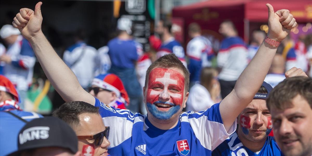 Hokejové šialenstvo: Slováci vykúpili v Rige všetky dresy