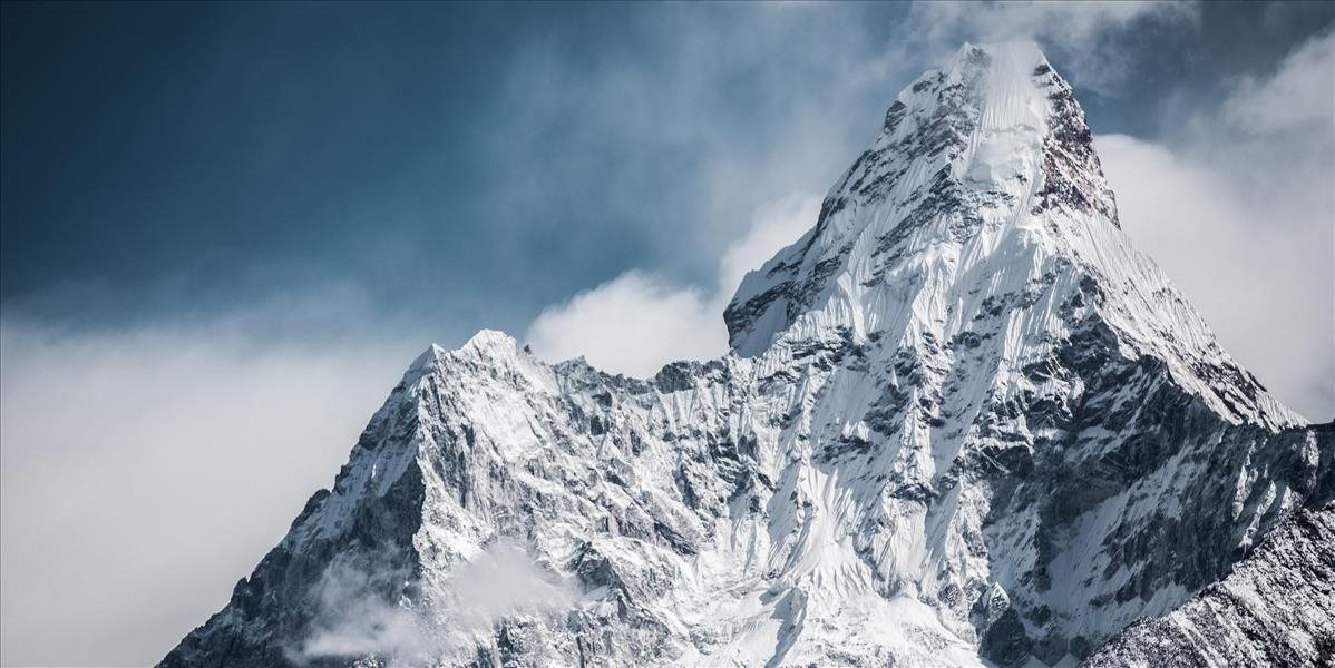 Mount Everest po prvýkrát zdolal človek s amputovanými nohami