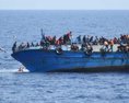 Pri gréckom ostrove Mykonos stroskotala loď s migrantmi najmenej traja zahynuli