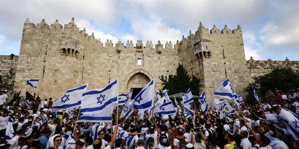 Stovky židov protestovali proti kresťanským bohoslužbám pri Múre nárekov