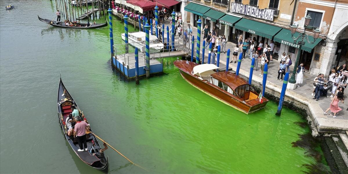 Zelená tekutina, ktorá sa objavila vo vode Veľkého kanála v Benátkach nie je nebezpečná