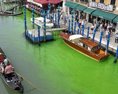 Zelená tekutina ktorá sa objavila vo vode Veľkého kanála v Benátkach nie je nebezpečná